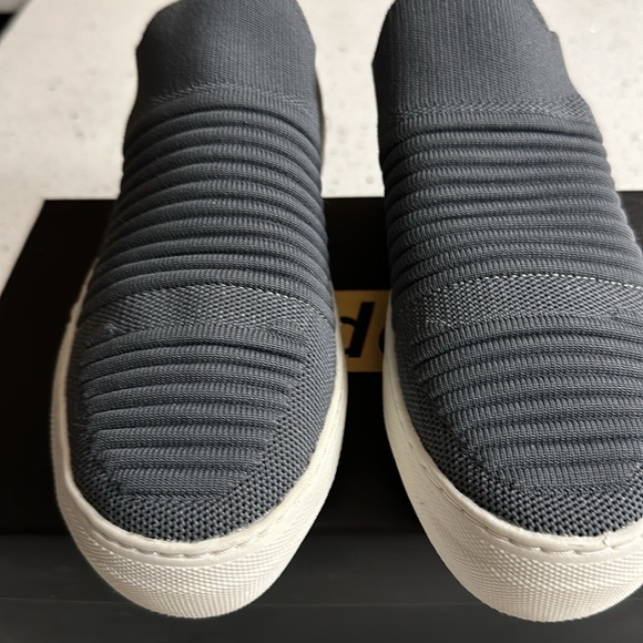 Madden NYC Slip on Platform Sneakers 7.5, 8 Gray - Picture 2 of 8